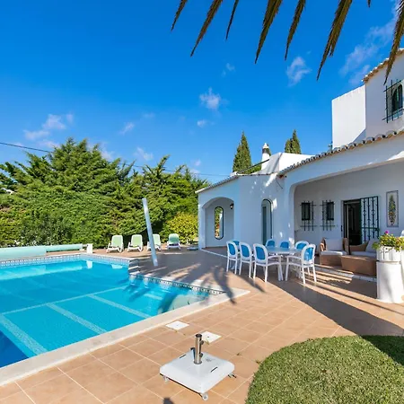 Maria Villa *